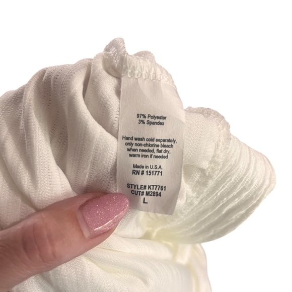 Le Lis White Textured Off-Shoulder Cross Neck Loose Fitting Top Size Large - Picture 2 of 2